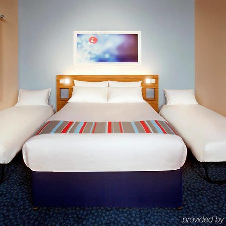 Travelodge Battersea London Exterior photo