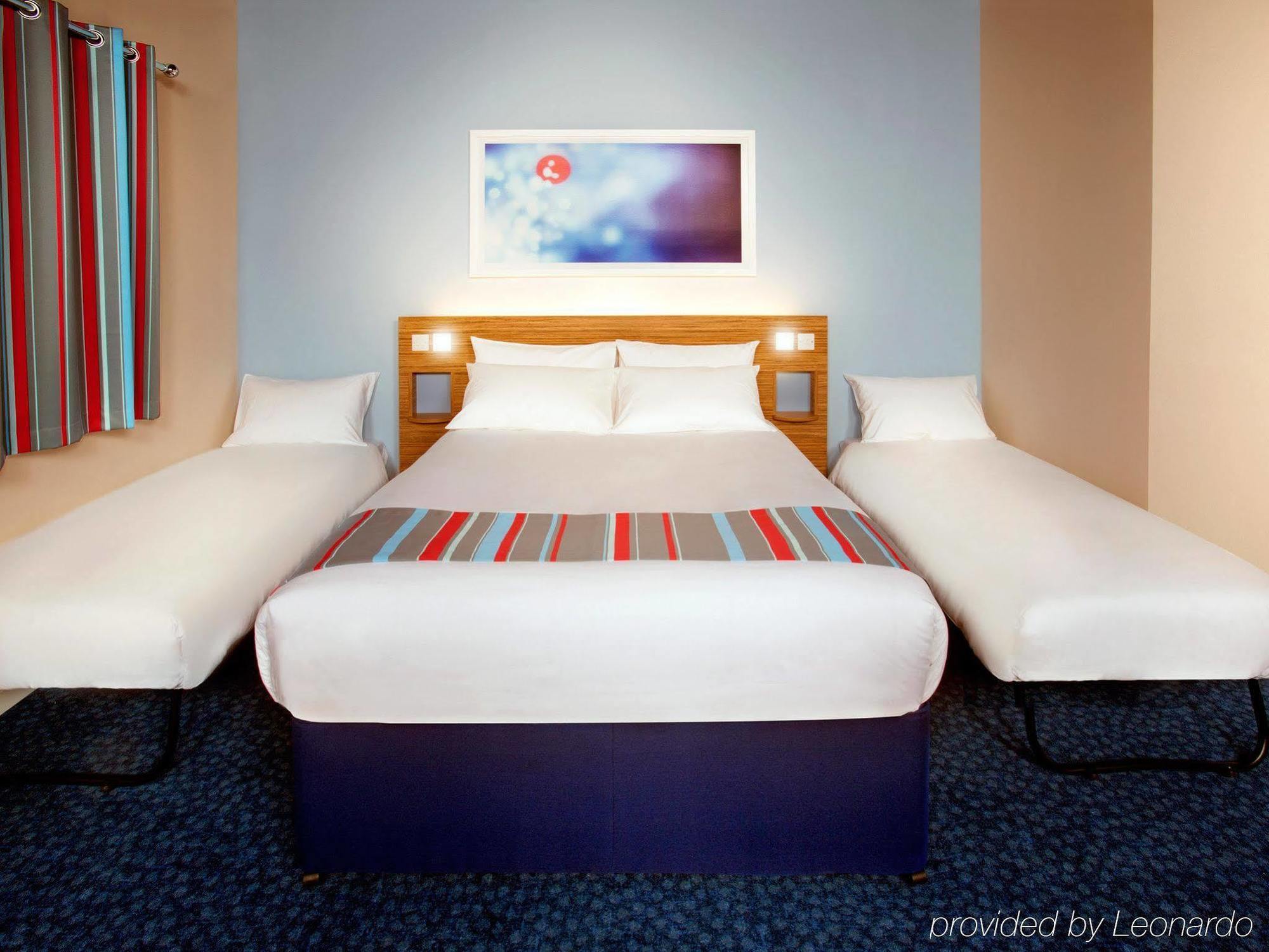 Travelodge Battersea London Exterior photo